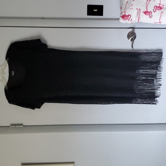Black textured fringe formal dress. - Picture 4 of 4
